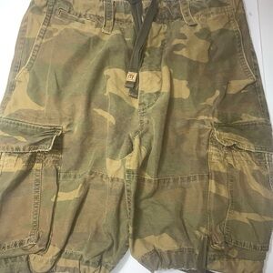 Abercrombie & Fitch vintage men's 34 Tan Camouflage Cargo Shorts, rugged ,cotton